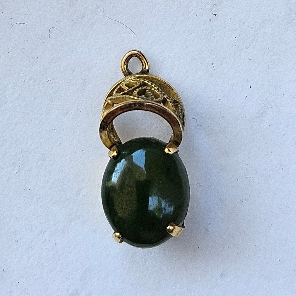 Vintage Nephrite Jade Pendant 10K